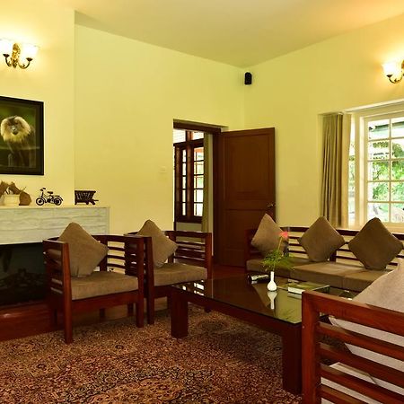 Monica Garden Bungalow Vālpārai Buitenkant foto